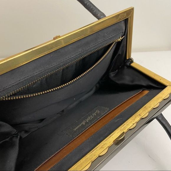 Vintage | 1940s Sak’s 5th Avenue Leather Handbag - Picture 5 of 10